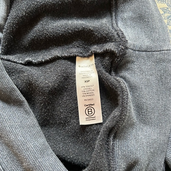 ATHLETA NAVY SWEATSHIRT SIZE XSP - Picture 6 of 7